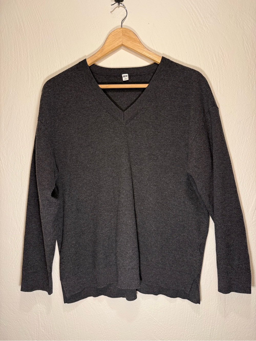 Uniqlo Women's V-Neck Sweater - Charcoal